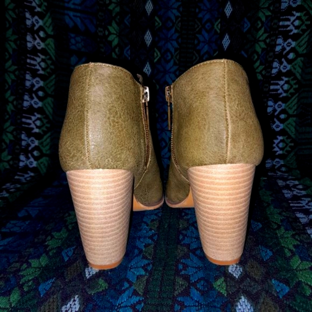 NWOT Michael Antonio Olive Green Zip Stacked Heel Booties Women's Size 6.5 - Picture 7 of 7